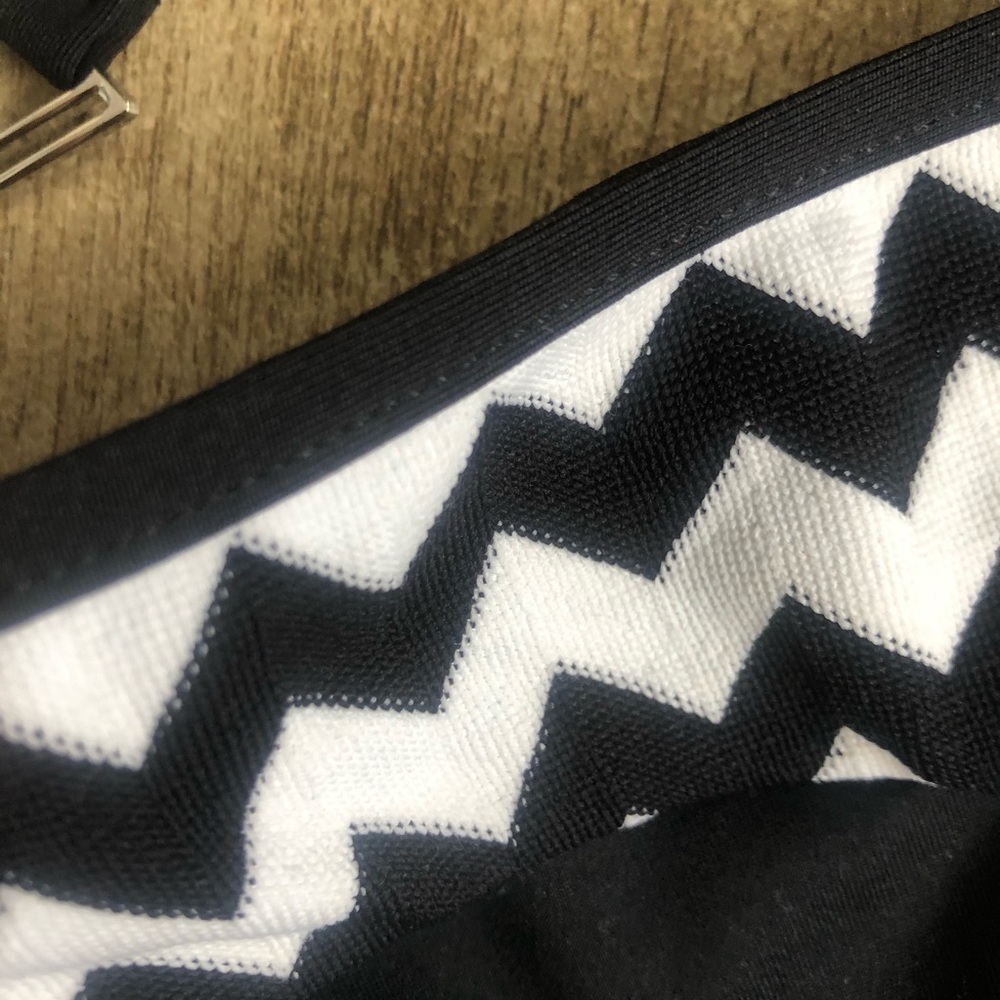 Seafolly Black & White Zig Zag Chevron Bikini 12 - Picture 4 of 10